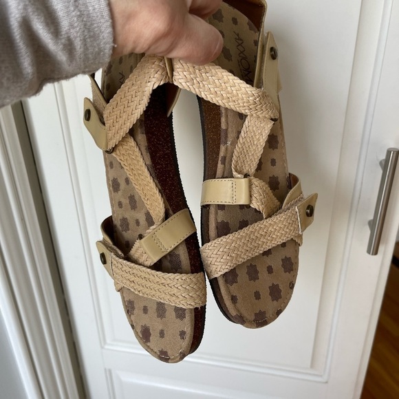 Axxiom adjustable sandals in a size 9 - Picture 15 of 17